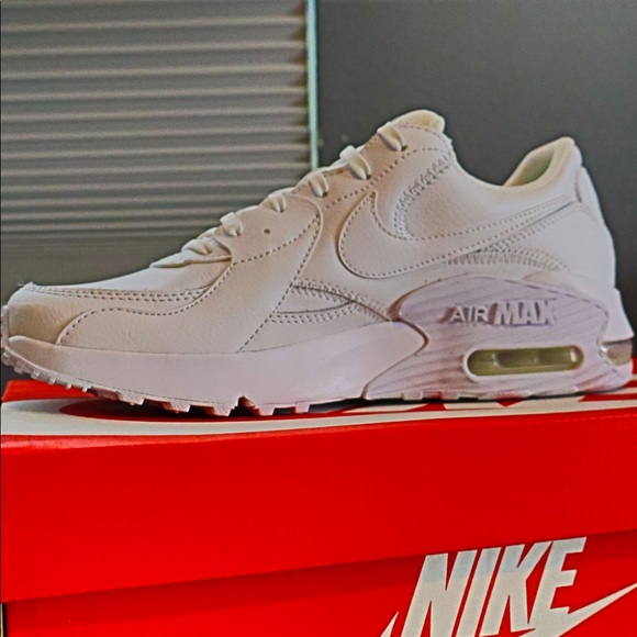 WMNS Nike Air Max Excee Lea - Picture 4 of 7